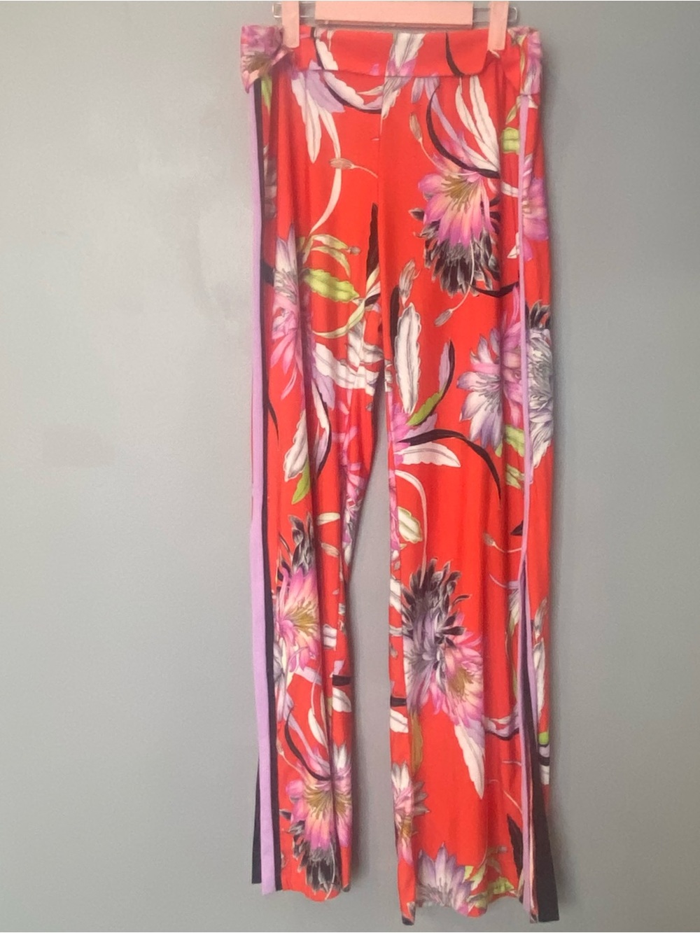 Trina Turk Red Floral-Accent Wide-Leg Pants